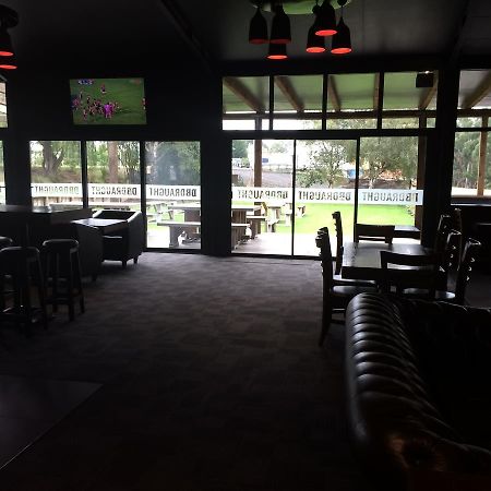 Winton'S Top Pub And Garden Bar Exterior photo
